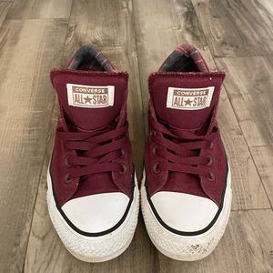 Maroon converses woman’s size 8